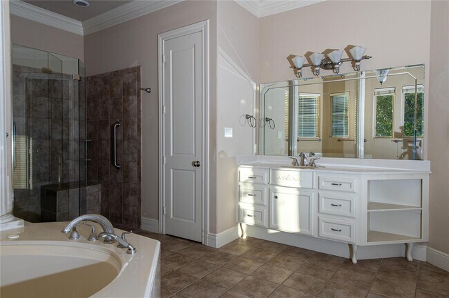 Building Photo - 25702 Golden Bell Dr
