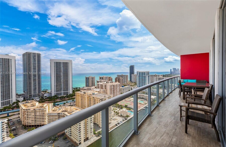 Building Photo - 2602 E Hallandale Beach Blvd