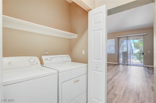 Building Photo - 5155 W Tropicana Ave