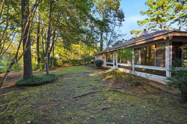 Building Photo - 815 Farm Quarter Rd