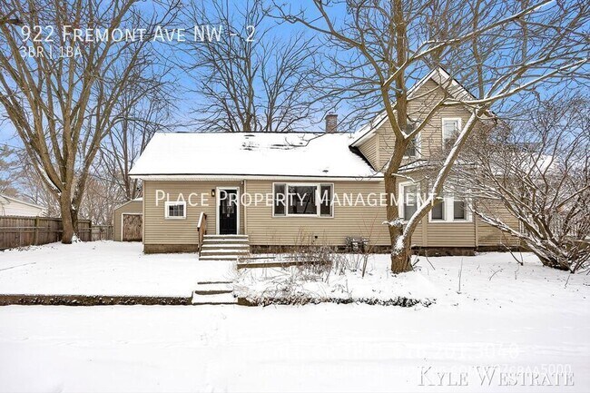 Building Photo - 922 Fremont Ave NW