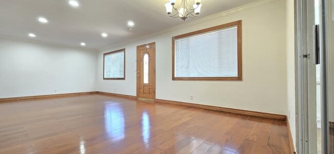 Building Photo - 700 E Angeleno Ave