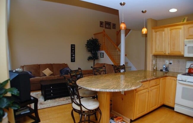 Building Photo - 4 Pond Hollow Dr