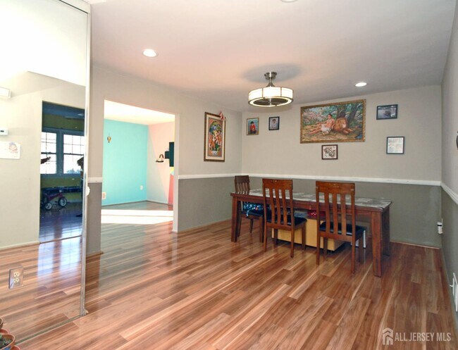 Building Photo - 4 White Oaks Dr