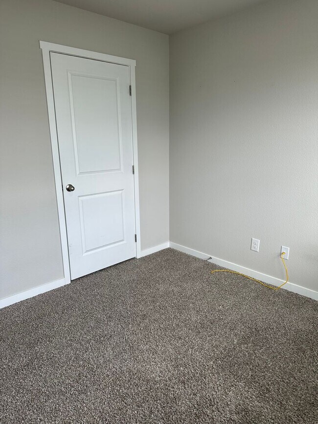 Building Photo - Beautiful 2023-Built Elkhorn Home with 3 Bedrooms & 3 Baths