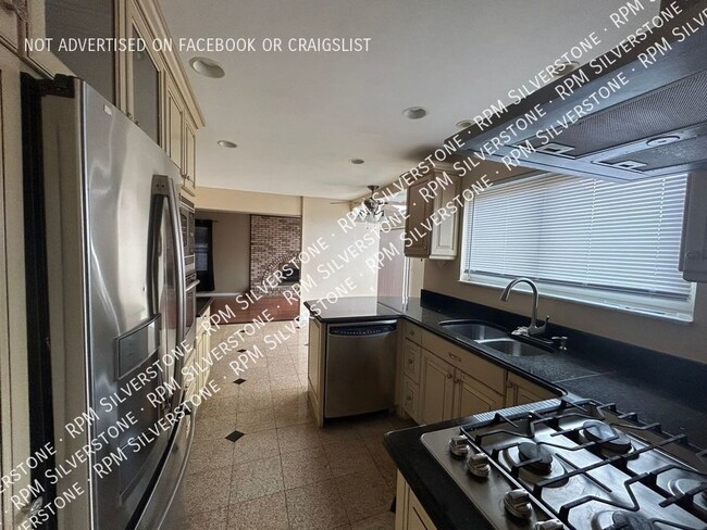 Building Photo - 17381 Washington Ct