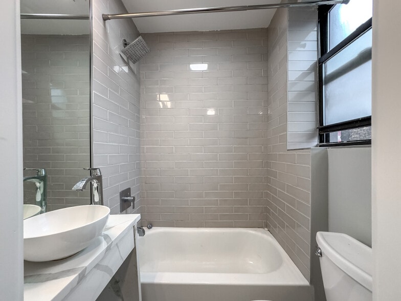 Building Photo - 501 W Belmont Ave