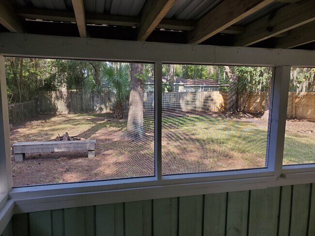 Building Photo - **Newly remodeled kitchen **  2 bedroom, 2bath Isle of Hope home with fenced in backyard and scre...