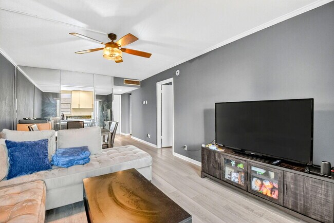 Building Photo - 1630 Embassy Dr