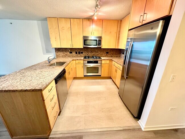 Building Photo - 9725 Woods Dr