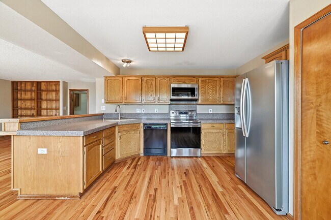 Building Photo - $2,845.95- 4-Bed /3-Bath Gem with Finished Basement and Fenced-in Yard in Colorado Springs!