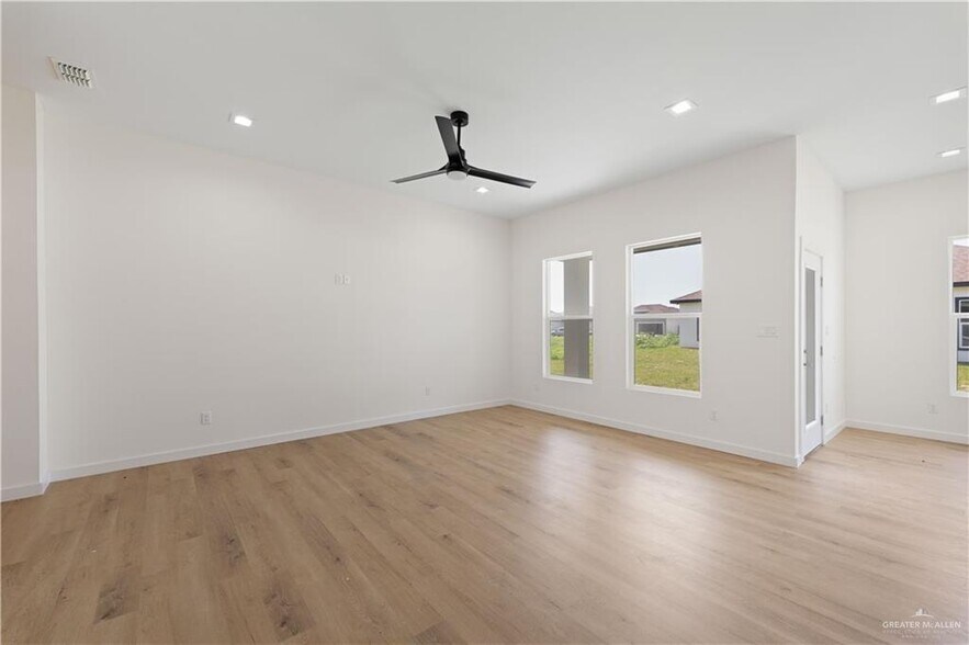 Building Photo - 1008 N Trinity St