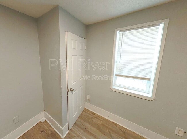 Building Photo - 1331 W 25th St