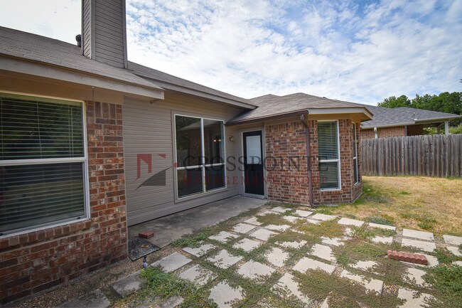 Building Photo - Available Now! Stunning 4 Bed 2 Bath Home in Flint, Tx! Whitehouse ISD!