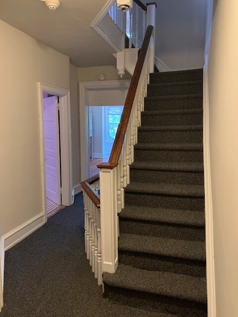 Building Photo - 332 S 43rd St