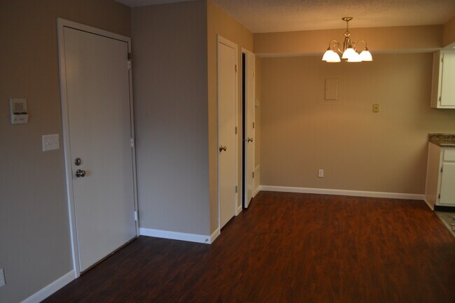 Building Photo - 434 Woodside Trail