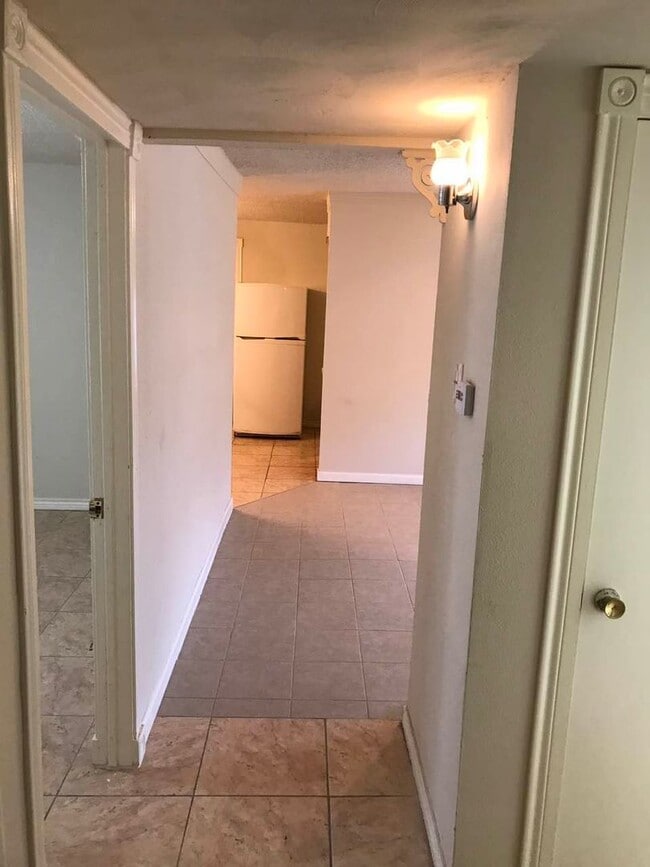 Building Photo - Nice 4 Bedroom Home