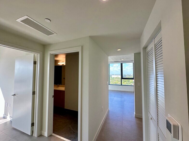 Building Photo - 321 NW 31st St