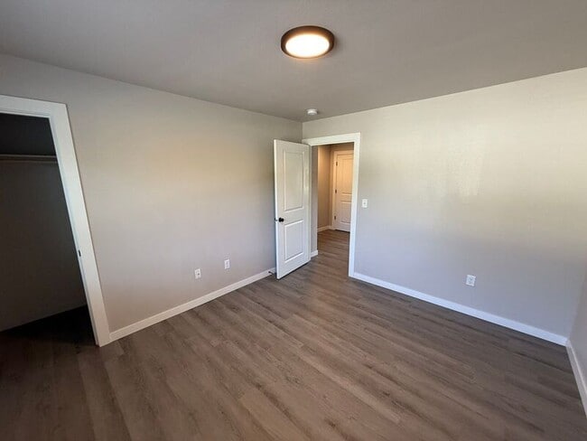 Building Photo - 2915 Waverly Dr SE
