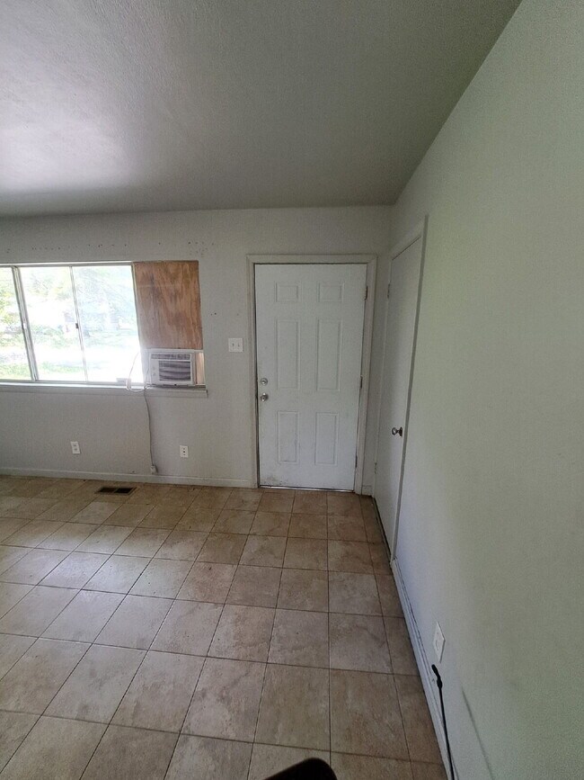 Building Photo - "3-Bedroom Oasis in Cahokia Heights – Cozy...