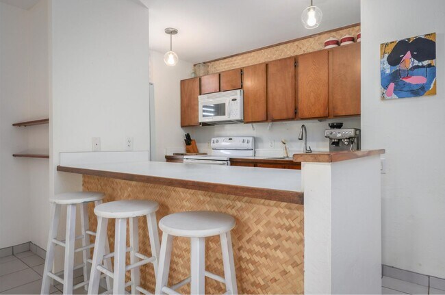 Building Photo - Furnished 1 Bedroom 1 Bath Condo w/Pool