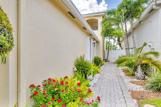Building Photo - 6362 Brava Way