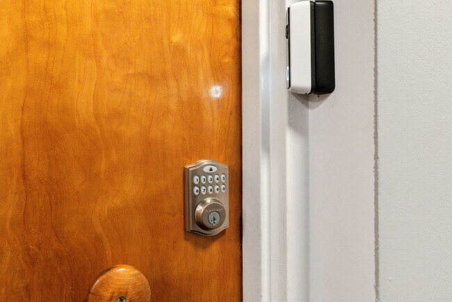 Building Photo - 221 Vine St