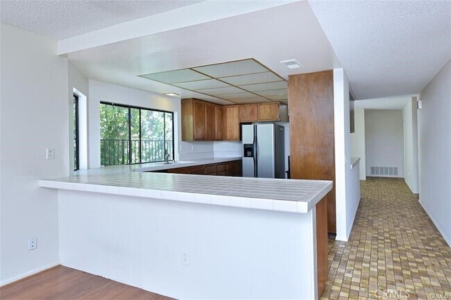 Building Photo - 4061 Falling Leaf Dr