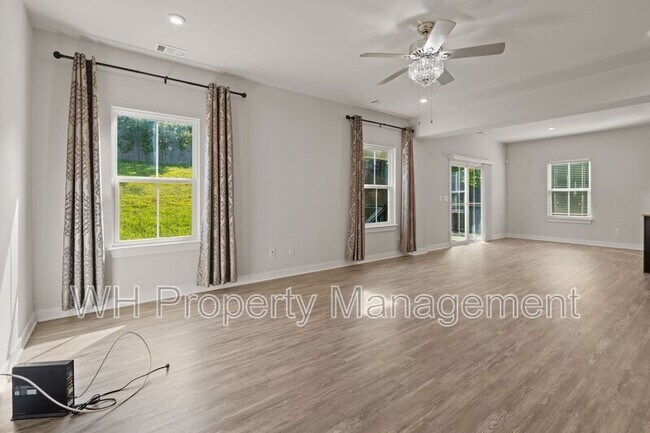 Building Photo - 441 Chinook Dr