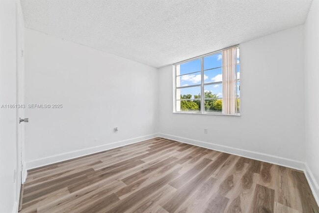 Building Photo - 498 NW 165th St