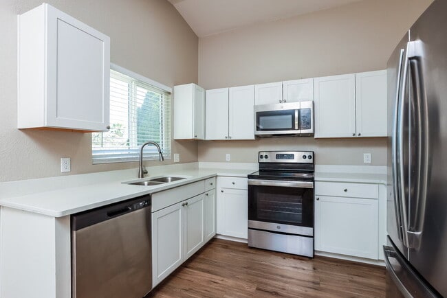 Building Photo - 9009 E Kinross Dr