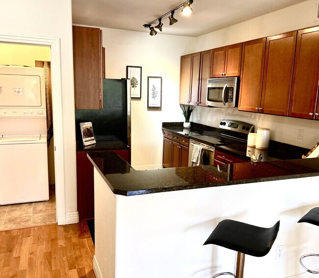 Building Photo - Bright & Peaceful 2 Bed, 2 Bath Corner Con...