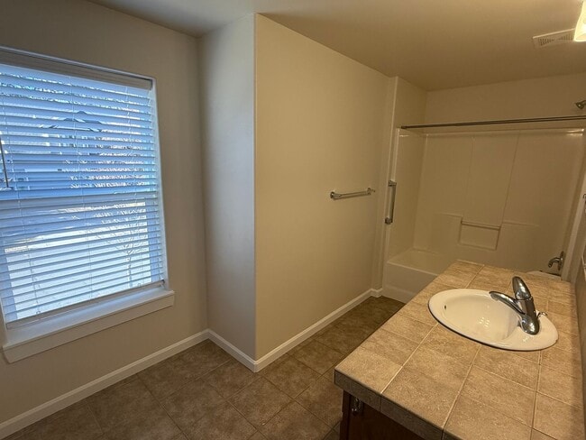 Building Photo - Charming Upgraded Home in Deschutes River Crossing North – SW Bend