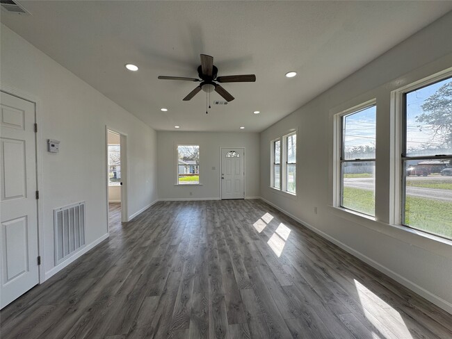 Building Photo - 301 E 3rd St