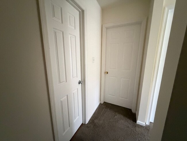 Building Photo - Quiet Neighborhood Updated 3BR Townhouse in Lancaster