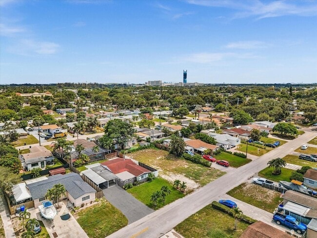 Building Photo - 6661 Meade St