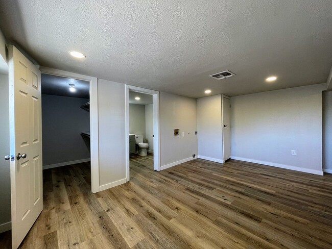 Building Photo - Built-Strong Big?Spring Residence – Durability Meets All-Season Comfort