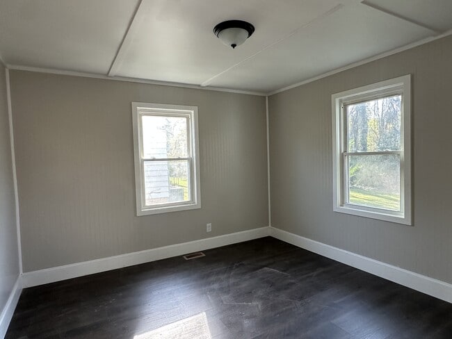 Building Photo - 331 W Bingham St