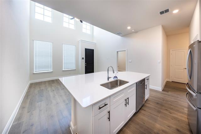 Building Photo - 1530 Lake District Dr