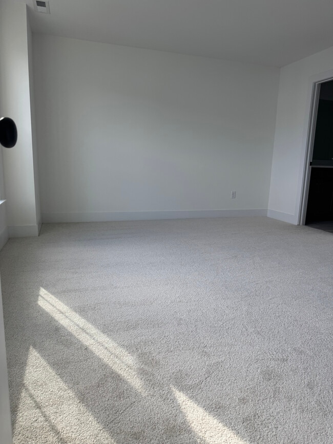 Building Photo - 15339 Sunray Aly