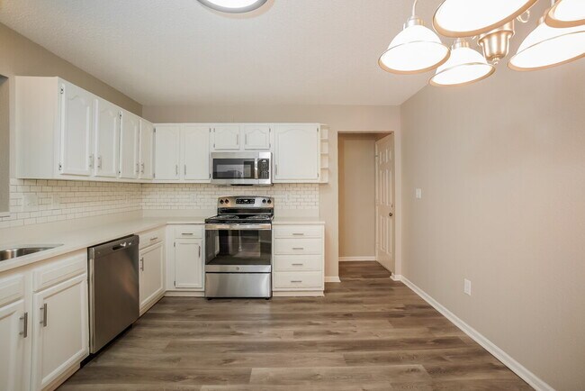 Building Photo - 15316 Wolf Run Ct