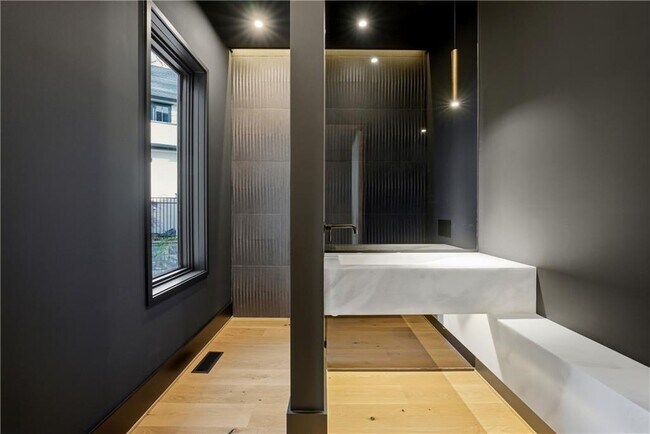 Building Photo - 1033 Reeder Cir NE