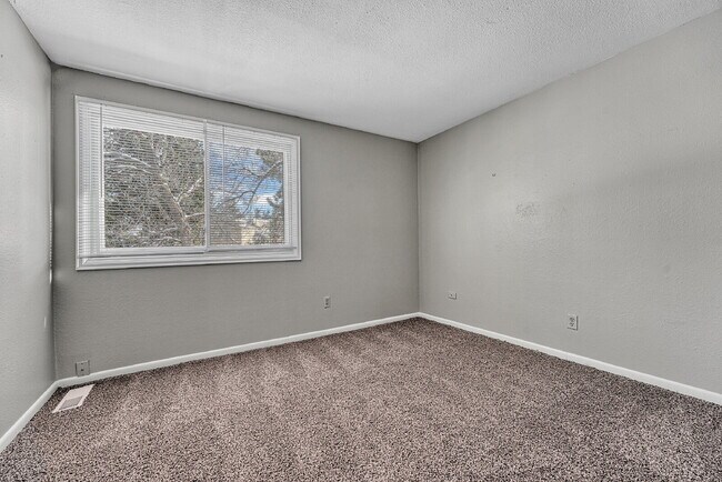 Building Photo - $2,535.95  - $300 OFF First Month's Rent - 4 Bedrooms, 2.5 Bathrooms, Single Family Home in Auror...