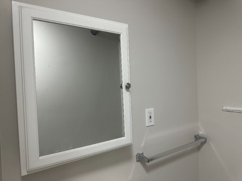 Building Photo - 9 Bentley Ave