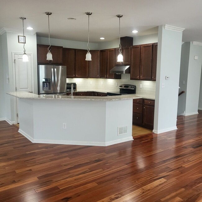 Building Photo - End unit townhome in Newark - 4 bedrooms, ...