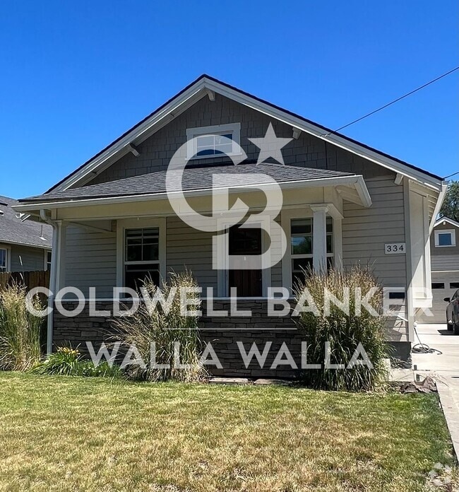 Building Photo - Charming Two bedroom Home