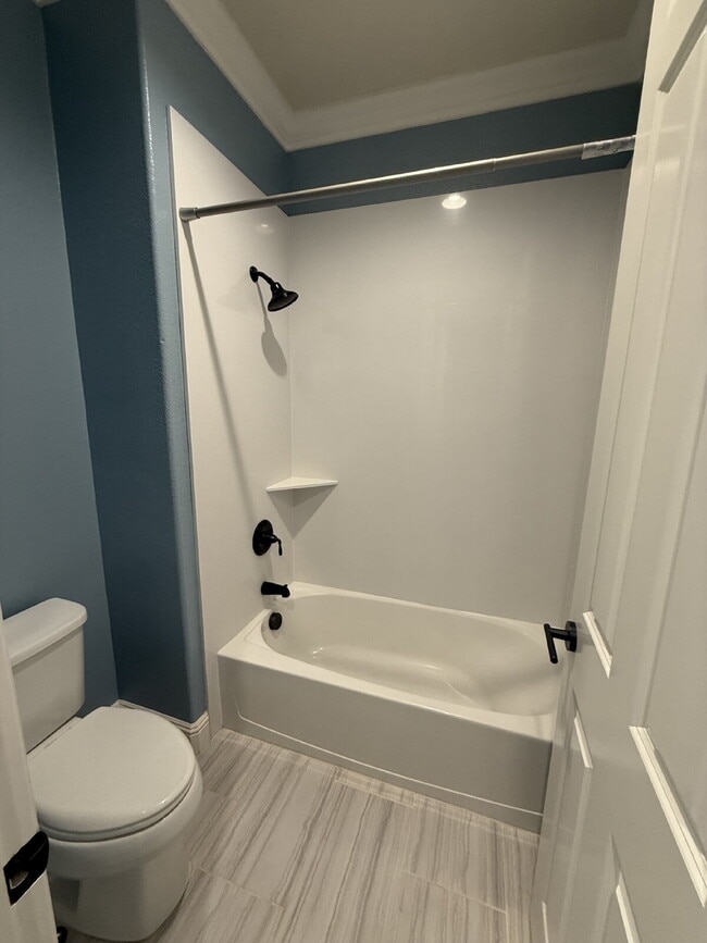 Building Photo - Gorgeous 3 Bed, 2.5 Bath Condo in Perfect ...