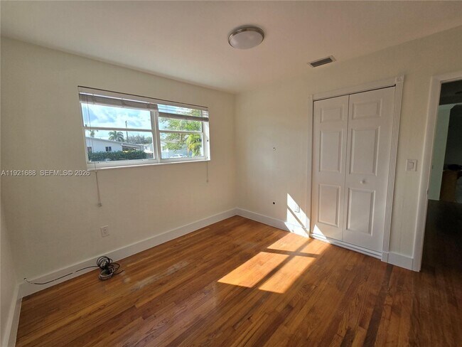 Building Photo - 8105 SW 17th Terrace