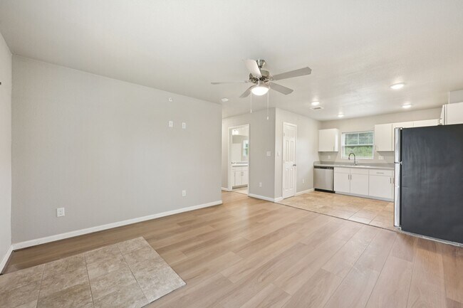 Building Photo - 254 Plez Morgan Dr