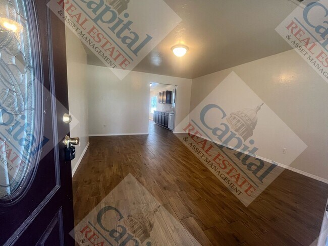 Building Photo - Beautiful 4 Bedroom